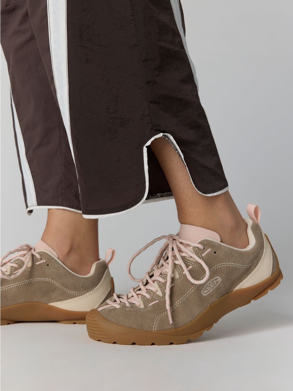 KEEN Jasper Suede Sneakers in Brindle/Cameo Rose Size 11.5 NEW